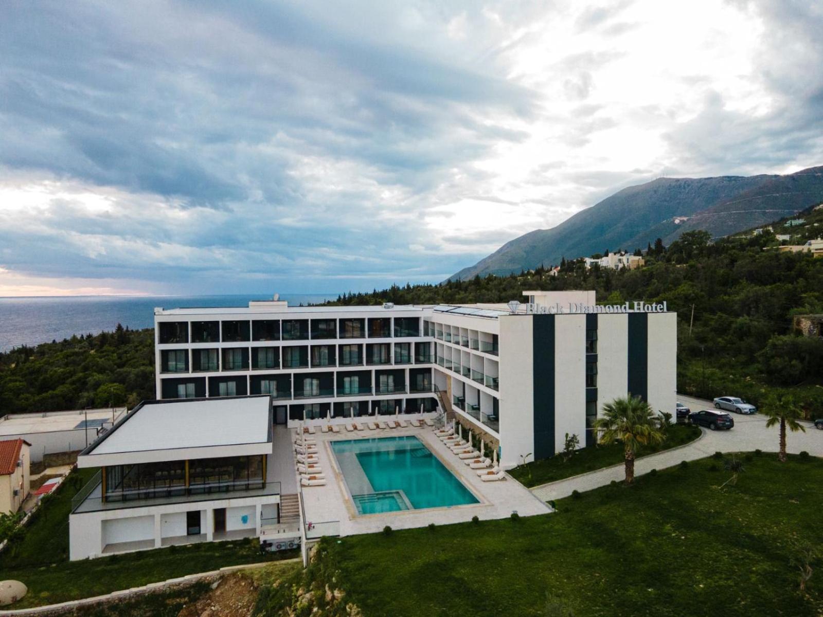 Black Diamond Hotel Dhërmi Exteriör bild